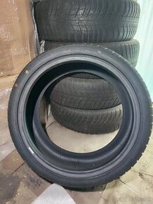 225/40 R18 - 2