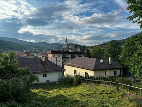 PREDAJ: Stavebný pozemok priamo v centre mesta Kremnica_400m - 2