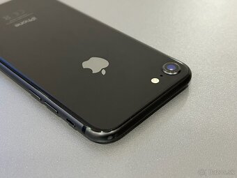 iPhone 8 64GB Sivý S Novou Baterkou - 2