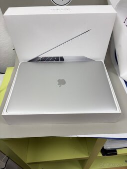 Apple MacBook PRO 15-ich 256GB Silver - 2