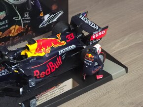 Max Verstappen (RB16B) 1:18 VC Abu-Dhabi 2021 - 2