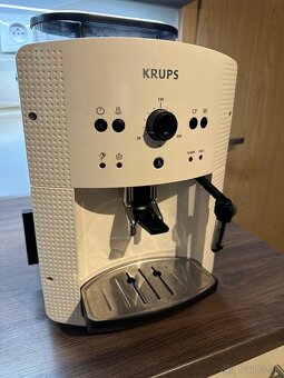 NEFUNKCNY kavovar Krups EA810570 - 2