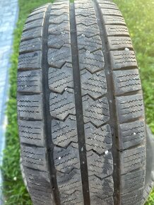 Predam zimne 215/65 R16C pneumatiky - 2