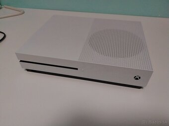 Xbox One S (s DVD portom) - 2