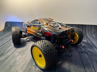 RC auto 1:18 brushless - 2