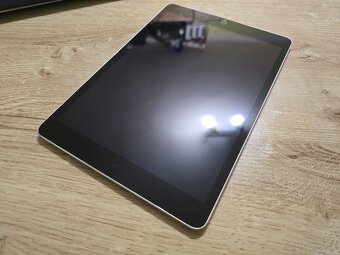 Ipad 9 256gb jediny problem nejde otlacok prsta ktory nieje - 2