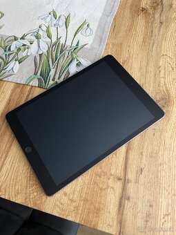 Tablet iPad 10.2 32GB WiFi sivý 2020 (8. Generácia ) - 2