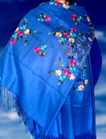 Vlnený šál s výšivkou modrý - 2