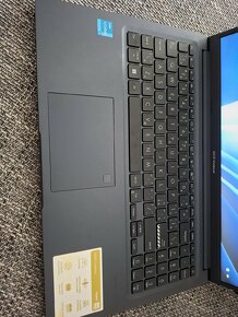 ASUS Vivobook 15 X1502ZA-EJ603W top stav - 2