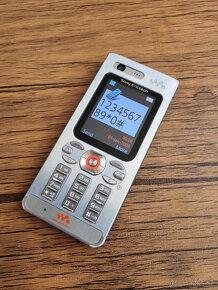 sony ericsson W880i - RETRO - 2