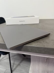 Apple MacBook Pro 16" 2019 Space Gray - 2