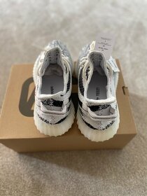 YEEZY BOOST V2 ZEBRA 43/1/3 org. NOVÉ - 2