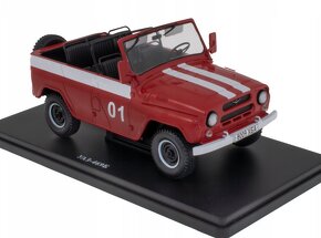 UAZ 469B  1:24 - 2