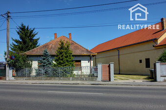 Na predaj: 3 izbový rodinný dom na pozemku o rozlohe 361 m², - 2