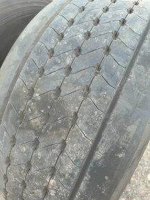 Predám pneumatiky 355/50R22,5 - 2