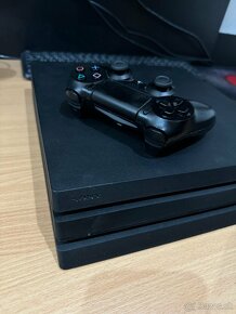 PLAYSTATION 4 PRO - 2