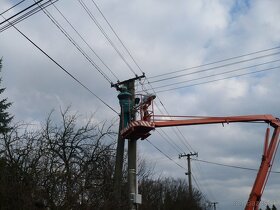 elektrické prípojky,práce s plošinou - 2