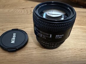 Nikon AF NIKKOR 85mm f/1.8D - 2