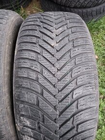 Predám dve pn 215/55r16 zimné 6 mm vzor. - 2