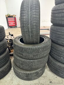 Pneu 215/55R17 - 2