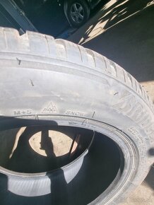 Predám dve zimné pneumatiky bridgestone blizzak lm005 - 2