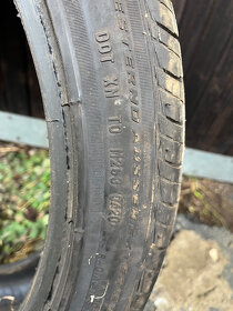 255/40 R20 - 2