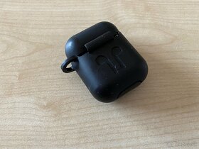 Lacno predám originálny Apple obal na Air Pods, II.generácia - 2