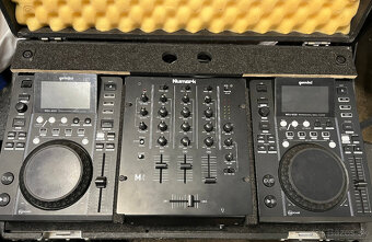 2x DJ playere s mix pultom Numark osadené v case - 2