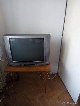 Darujem farebný funkčný televízor - 2