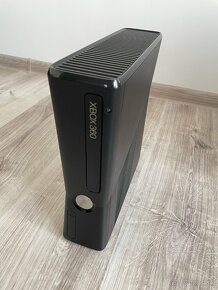 XBOX 360 + Kinect + 2x ovládač + RGH + TV + 640GB HDD - 2