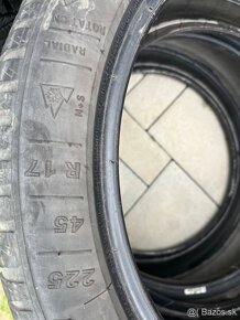 .Celorocne pneu 225/45 R17 - 2