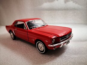 Predám kovový model Ford Mustang Coupe 1964, 1:24 - 2