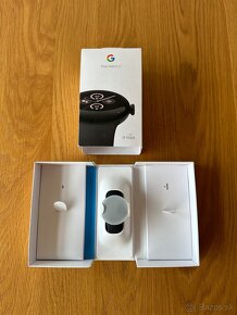 Google Pixel Watch 2 v čiernej farbe - 2