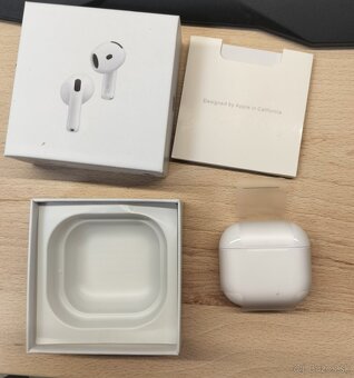 Predám  2x Apple airpods 4 - 2