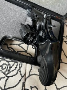 Predám plynovy revolver - 2