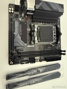 Gigabyte B650I AX ITX - 2