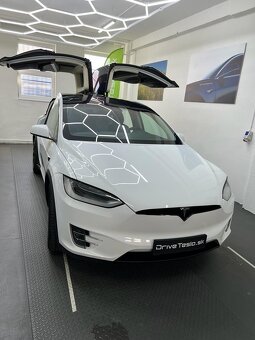 Tesla model X - 2