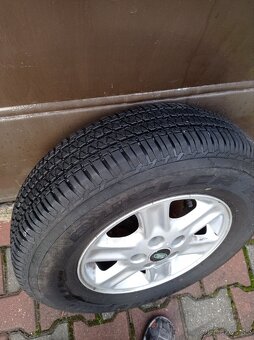 Predám disky a pneumatiky 195/80r15 na land Rover freelander - 2