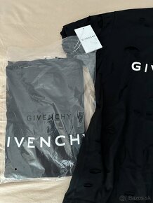 Givenchy - 2