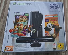 Xbox 360 slim 250gb+Kinect+Držiak na TV+nabijací systém - 2