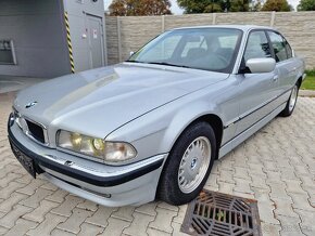 BMW 730i E38 V8 - 2