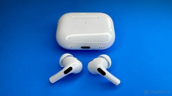 Apple AirPods Pro 1 + Catalyst case - 2