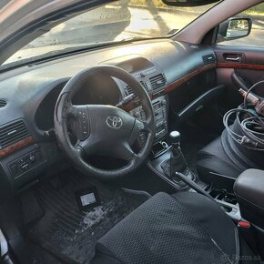 Rozpredam Toyota Avensis 2.2 D4D 2AD - 2