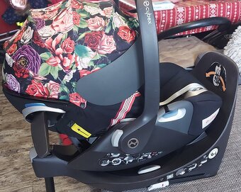 Cybex Cloud Z i-Size Spring Blossom Dark so zakladnou - 2