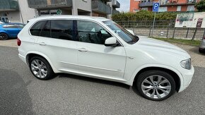 BMW X5 4.8i - 2