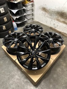 Nepoužité hliníkové disky 5x112 R19 Škoda Crystal Black - 2