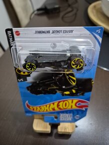 Justice League Batmobile - Hot Wheels - 2