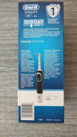 elektricka zubna kefka Oral-B Vitality 100 - 2