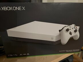 Xbox One X 1 TB + hry - 2