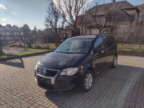 VW TOURAN 1.9 TDI NAJ.192000 KM ROK VÝROBY 2009 - 2